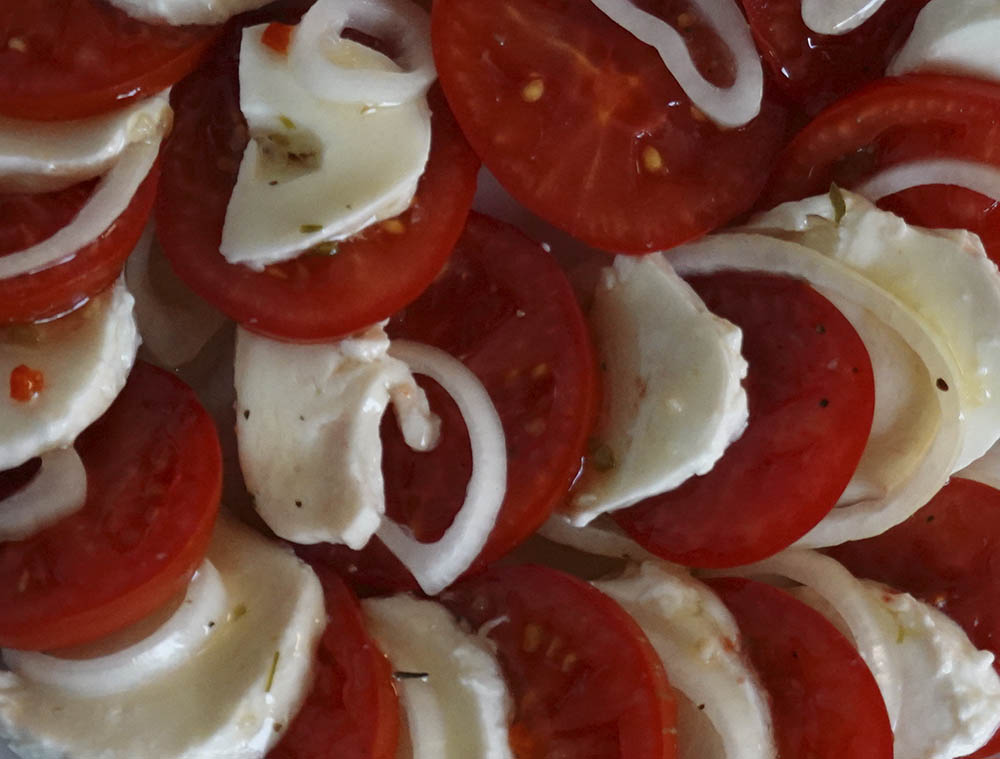 Tomatsalat med mozorrella og lg